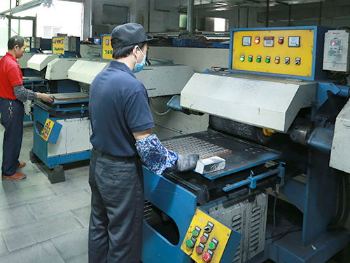 Luggage Accessories Polishing Department